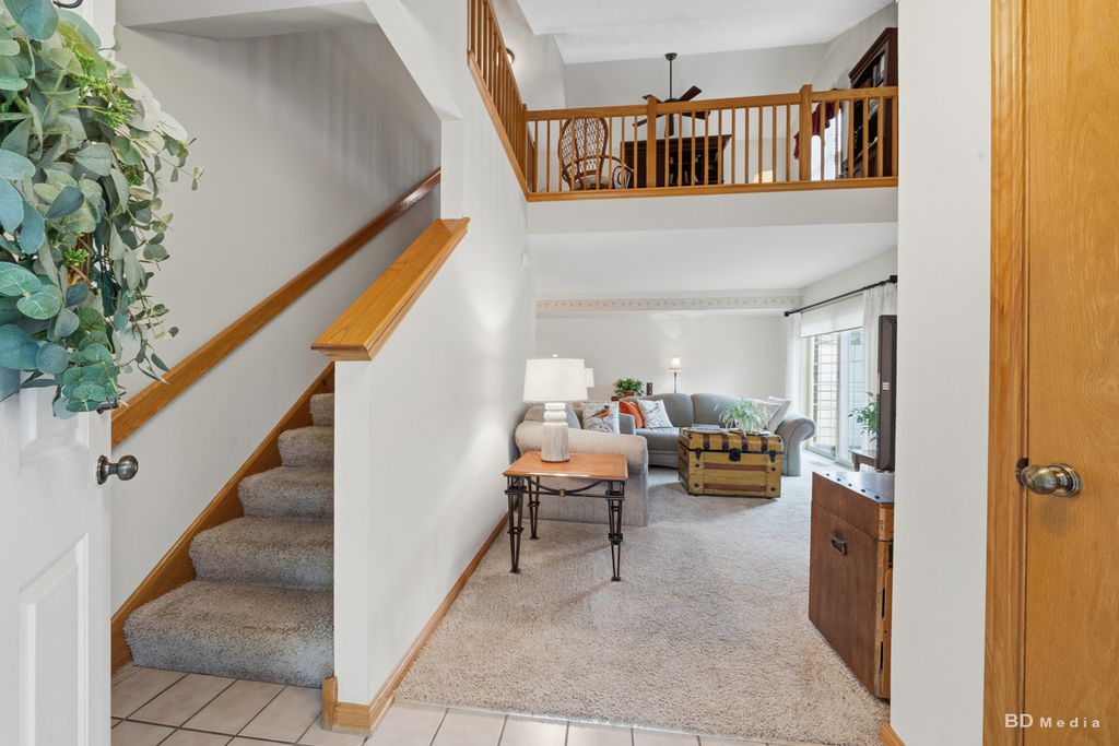 Image 5 of property listing at 9845 Cambridge Court B, Mokena, IL 60448