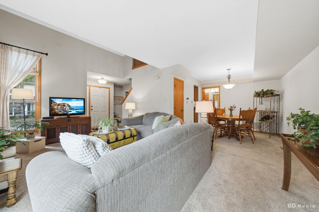 Image 7 of property listing at 9845 Cambridge Court B, Mokena, IL 60448
