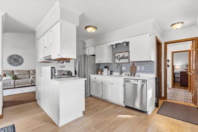 1130 S 101st STREET, West Allis, WI 53214