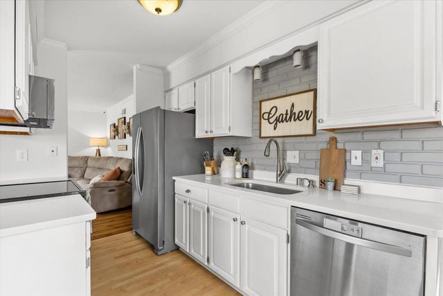 1130 S 101st STREET, West Allis, WI 53214