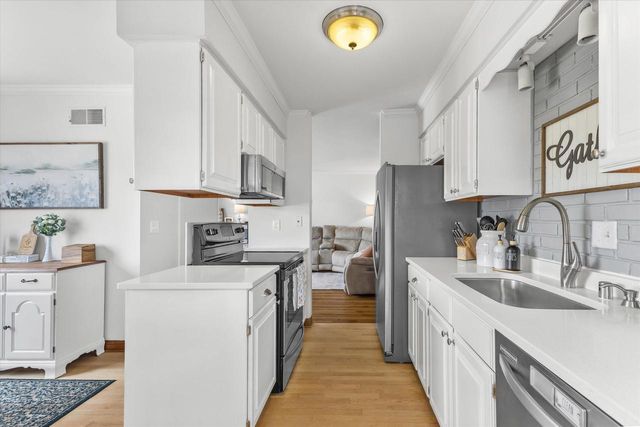 1130 S 101st STREET, West Allis, WI 53214