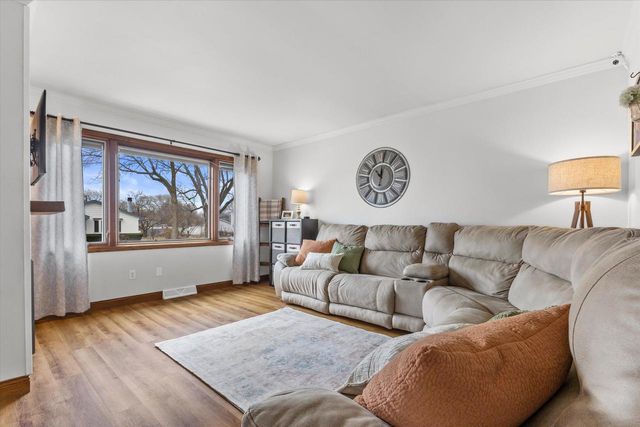 1130 S 101st STREET, West Allis, WI 53214