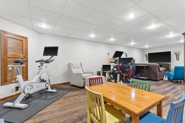 1130 S 101st STREET, West Allis, WI 53214