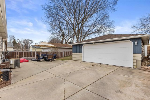 1130 S 101st STREET, West Allis, WI 53214