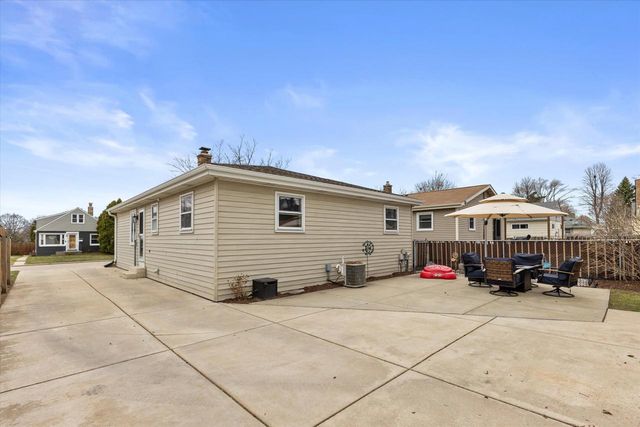 1130 S 101st STREET, West Allis, WI 53214