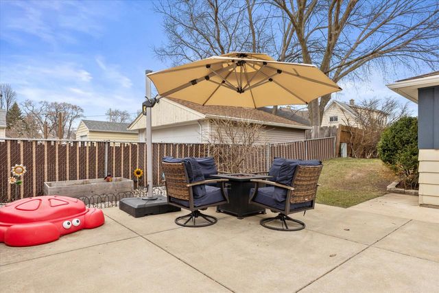 1130 S 101st STREET, West Allis, WI 53214