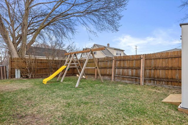 1130 S 101st STREET, West Allis, WI 53214