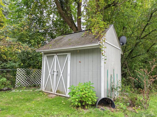 11897 Shaffer Road, Springfield Charter Township, MI 48350