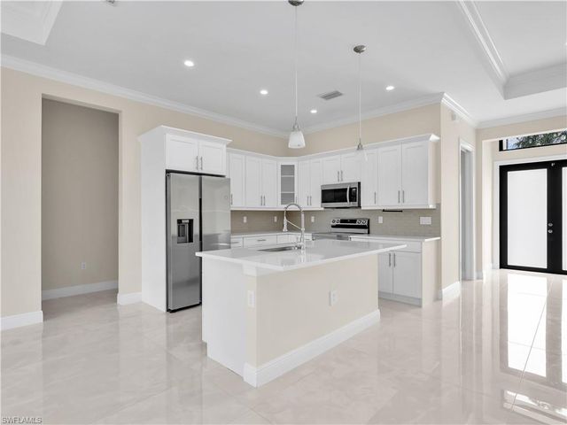 1819 12th AVE NE, Naples, FL 34120