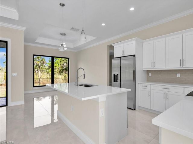 1819 12th AVE NE, Naples, FL 34120