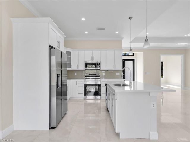 1819 12th AVE NE, Naples, FL 34120