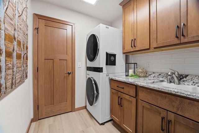 2215 E HONEYGOLD COURT, Appleton, WI 54913