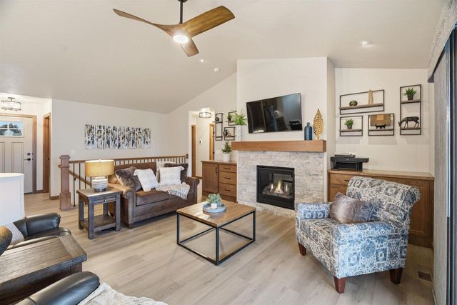 2215 E HONEYGOLD COURT, Appleton, WI 54913