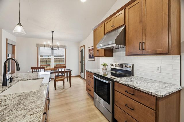 2215 E HONEYGOLD COURT, Appleton, WI 54913