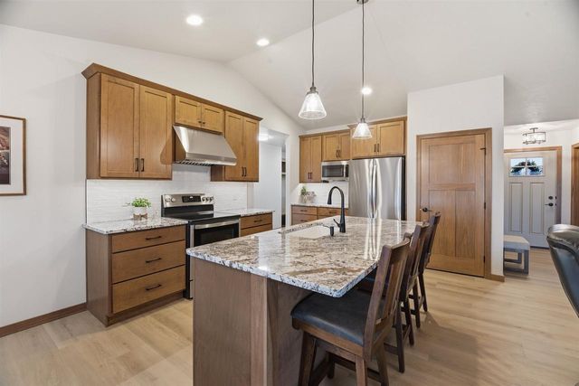 2215 E HONEYGOLD COURT, Appleton, WI 54913