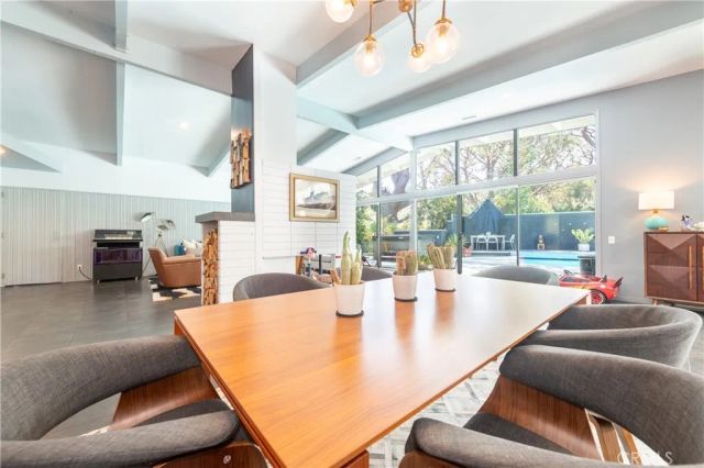 15626 Royal Ridge, Sherman Oaks, CA 91403