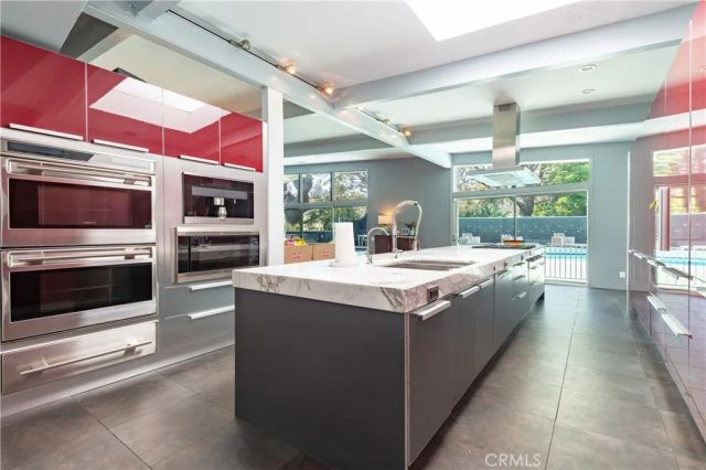 15626 Royal Ridge, Sherman Oaks, CA 91403