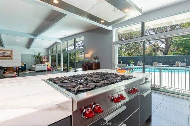 15626 Royal Ridge, Sherman Oaks, CA 91403