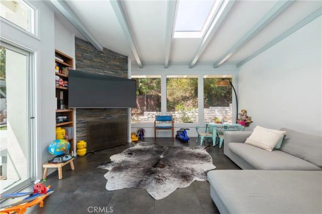 15626 Royal Ridge, Sherman Oaks, CA 91403