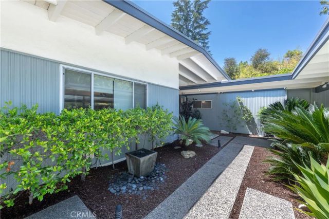 15626 Royal Ridge, Sherman Oaks, CA 91403