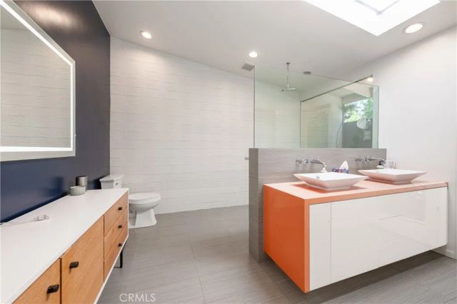 15626 Royal Ridge, Sherman Oaks, CA 91403
