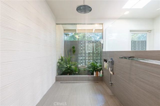 15626 Royal Ridge, Sherman Oaks, CA 91403