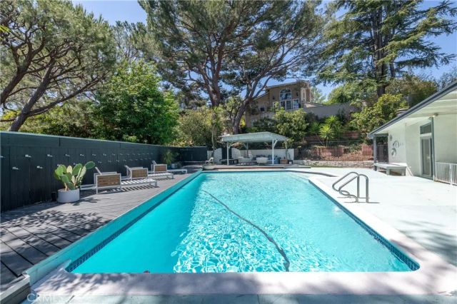 15626 Royal Ridge, Sherman Oaks, CA 91403