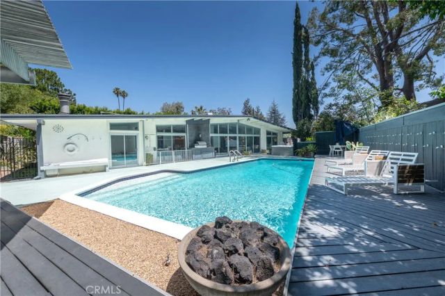 15626 Royal Ridge, Sherman Oaks, CA 91403