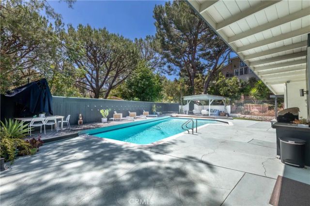 15626 Royal Ridge, Sherman Oaks, CA 91403