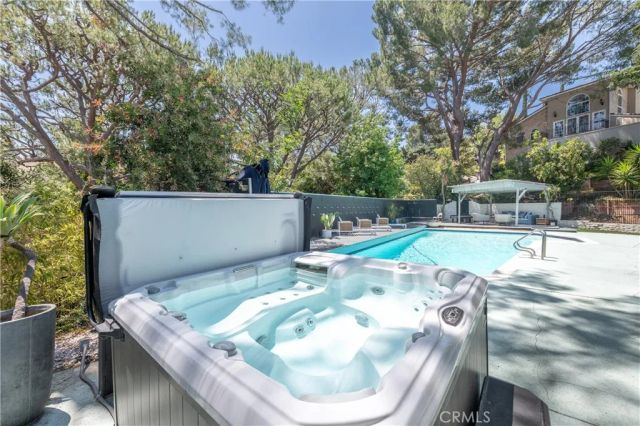 15626 Royal Ridge, Sherman Oaks, CA 91403