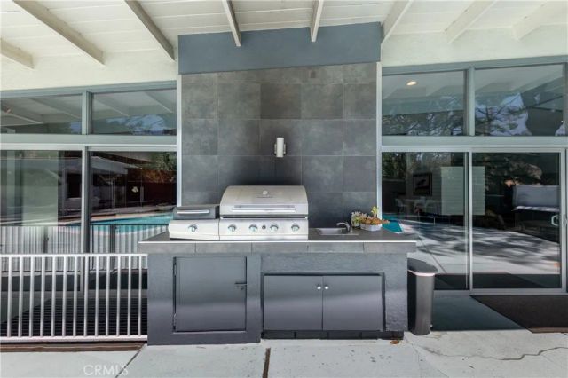 15626 Royal Ridge, Sherman Oaks, CA 91403