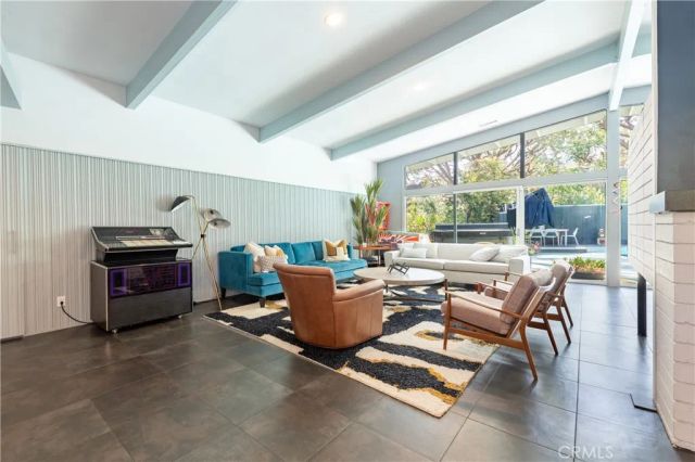 15626 Royal Ridge, Sherman Oaks, CA 91403