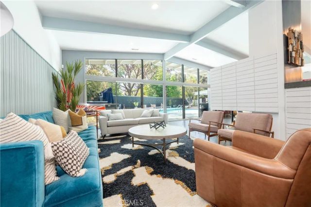 15626 Royal Ridge, Sherman Oaks, CA 91403