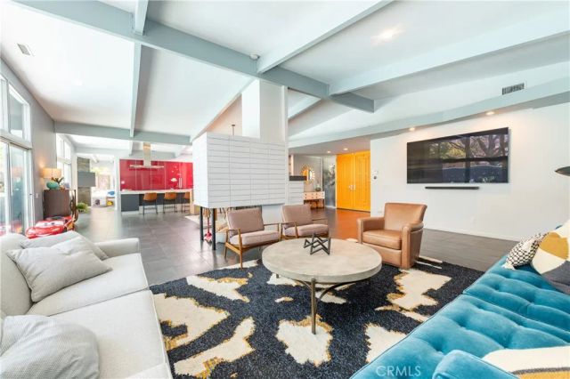 15626 Royal Ridge, Sherman Oaks, CA 91403