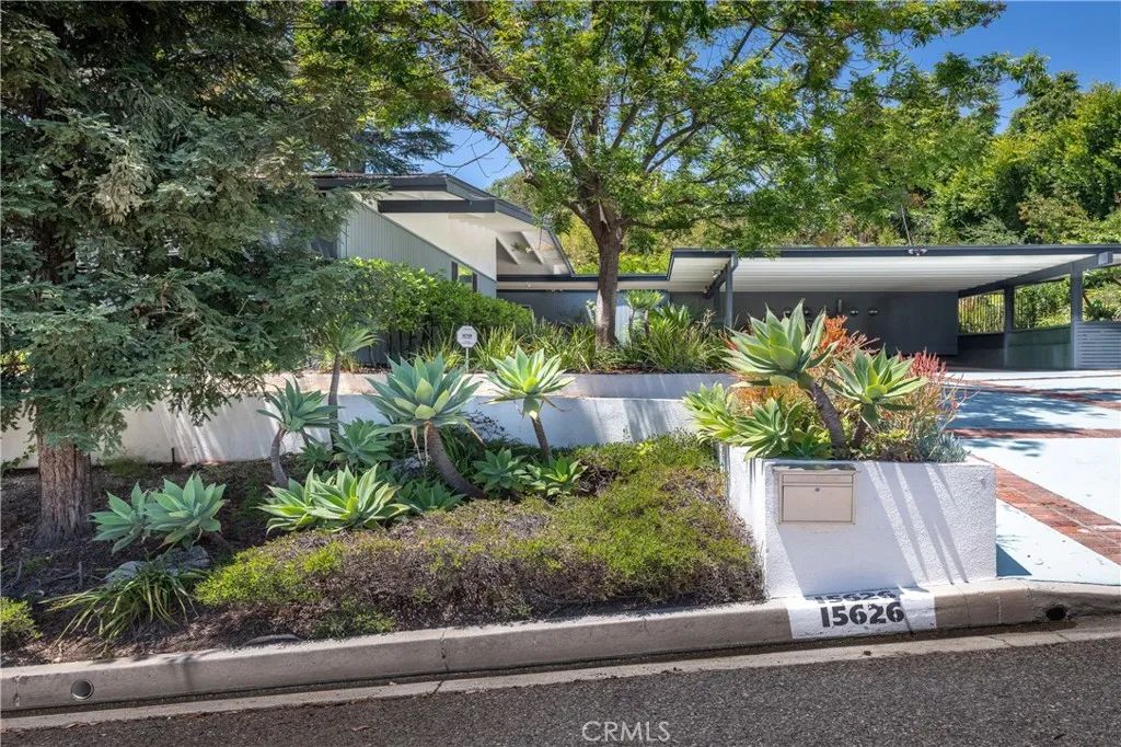 15626 Royal Ridge, Sherman Oaks, CA 91403