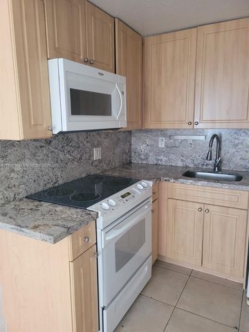 241 SE 9th Ave 104, Pompano Beach, FL 33060