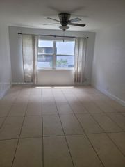 241 SE 9th Ave 104, Pompano Beach, FL 33060