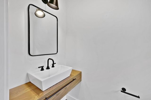 1322 Center St, Ludlow, MA 01056