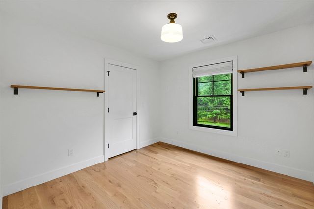 1322 Center St, Ludlow, MA 01056