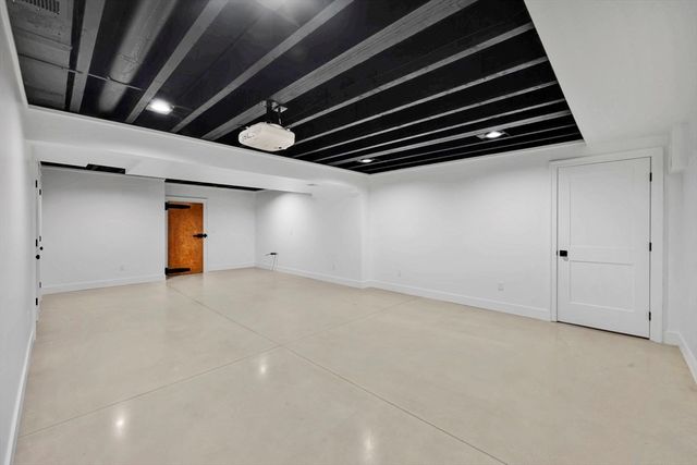1322 Center St, Ludlow, MA 01056