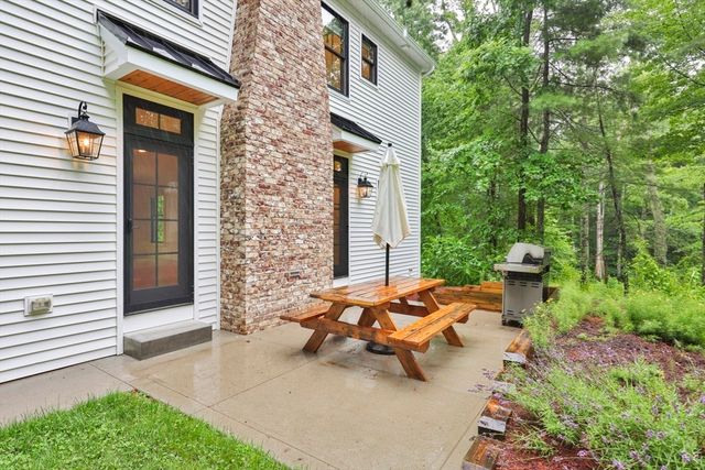 1322 Center St, Ludlow, MA 01056