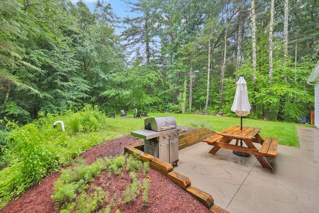 1322 Center St, Ludlow, MA 01056
