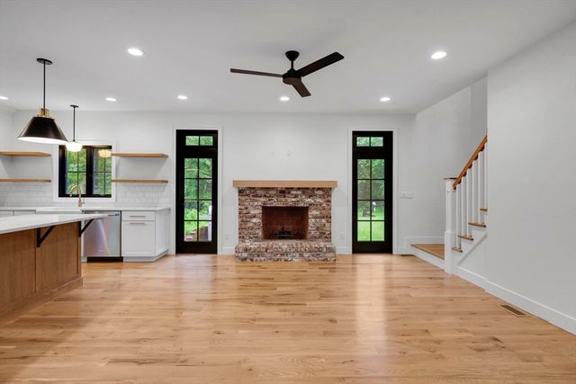 1322 Center St, Ludlow, MA 01056