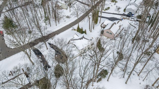 77 Bunker Hill Drive, Middletown, NJ 07748