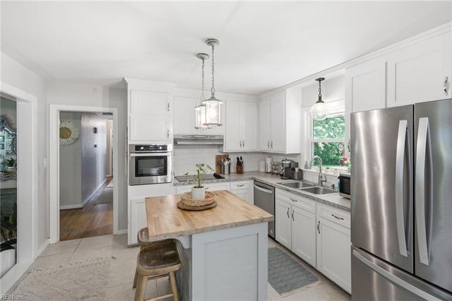 7 Indian Springs DR, Newport News, VA 23606