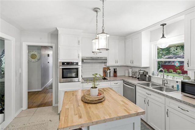 7 Indian Springs DR, Newport News, VA 23606