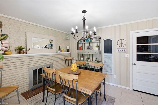 7 Indian Springs DR, Newport News, VA 23606