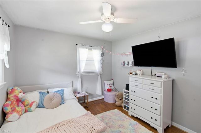7 Indian Springs DR, Newport News, VA 23606