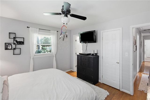 7 Indian Springs DR, Newport News, VA 23606