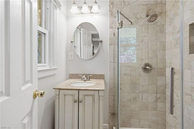 7 Indian Springs DR, Newport News, VA 23606